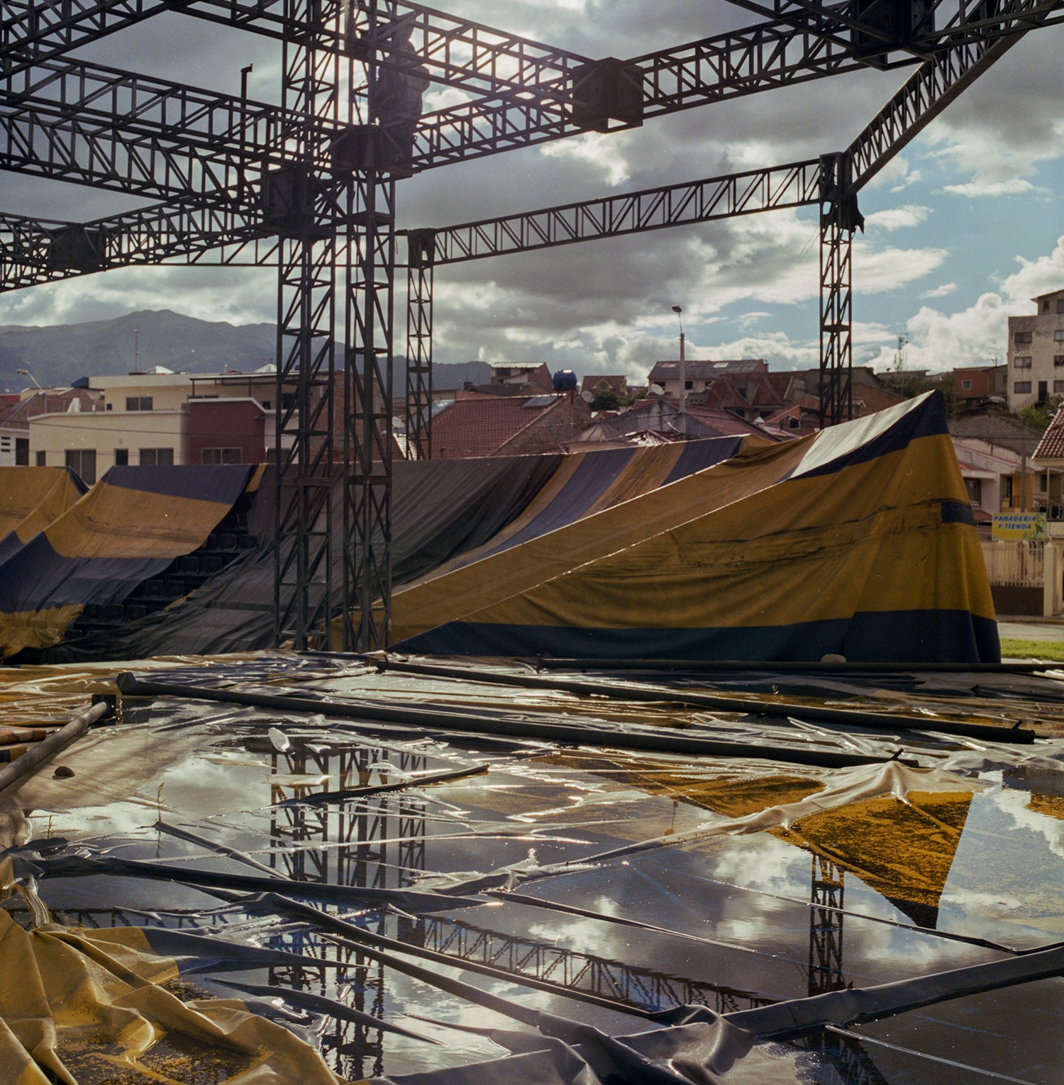 El Circo Social de Cuenca, destruido por el tiempo y las aguas tras su inauguración en 2012.