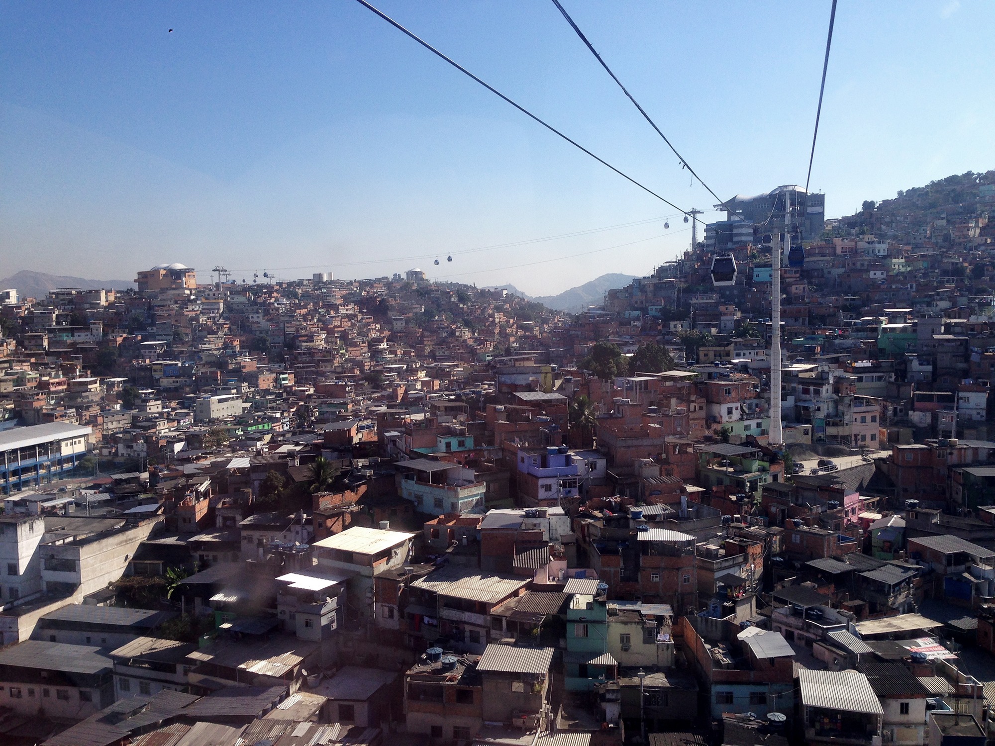 Vista de la"Gruta" en el Complexo Do Alemão, donde el famoso periodista brasileño Tim Lopes fue asesinado. El local es conocido por enfrentamientos constantes entre policía militar y traficantes. | Foto: Marcelo A.